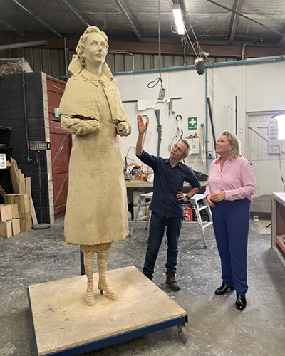 Vivian Bullwinkel sculpture - Adjunct Professor Kylie Ward FACN met with artist Dr Charles Robb